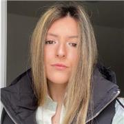 Profesora de apoyo para niños de primaria